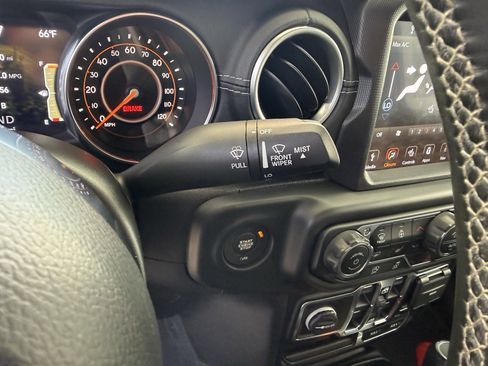 Used 2020 Jeep Gladiator Overland image 14