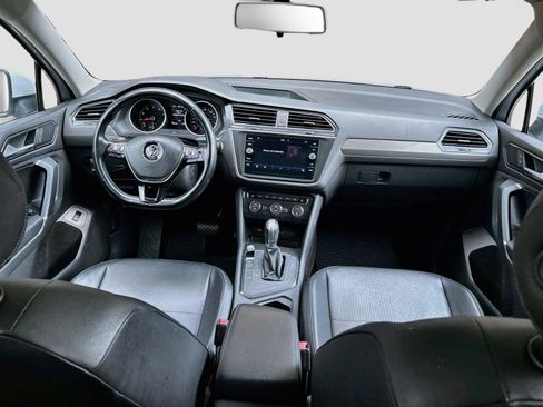 Used 2018 Volkswagen Tiguan SEL FWD image 17