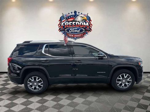 Used 2023 GMC Acadia SLT AWD/4WD image 4