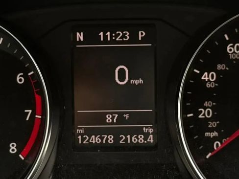 Used 2018 Volkswagen Passat 2.0T SE FWD image 15