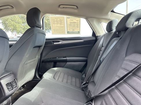 Used 2018 Ford Fusion SE w/ Fusion SE Technology Package image 16