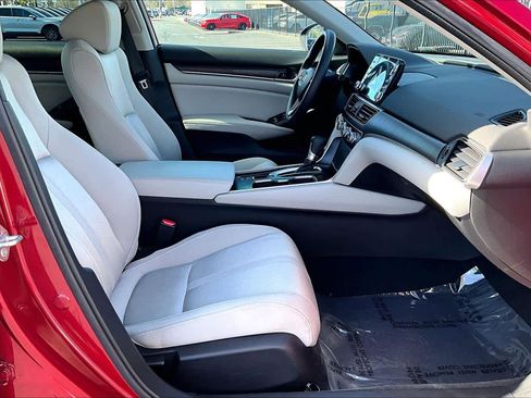 Used 2018 Honda Accord EX image 9