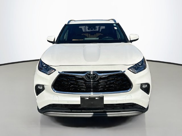 Used 2021 Toyota Highlander Platinum AWD/4WD image 2