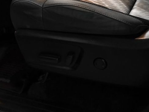 Used 2019 Toyota Tundra SR5 w/ SR5 Upgrade Package AWD/4WD image 26