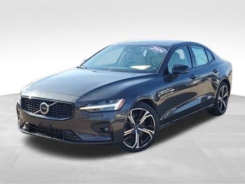 Used 2024 Volvo S60 B5 Core image 1