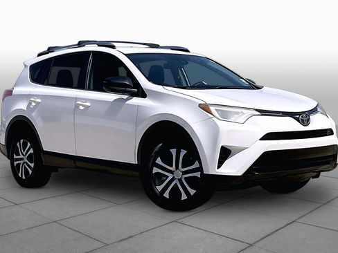 Used 2017 Toyota RAV4 LE FWD image 2
