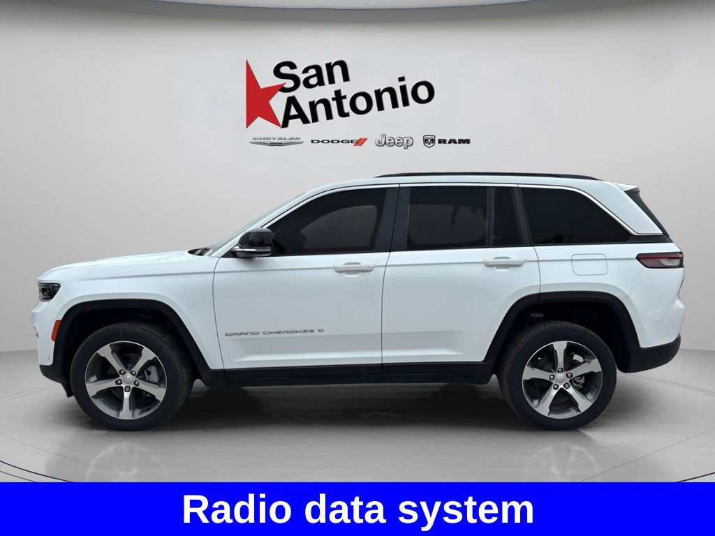 New 2025 Jeep Grand Cherokee Limited RWD image 8
