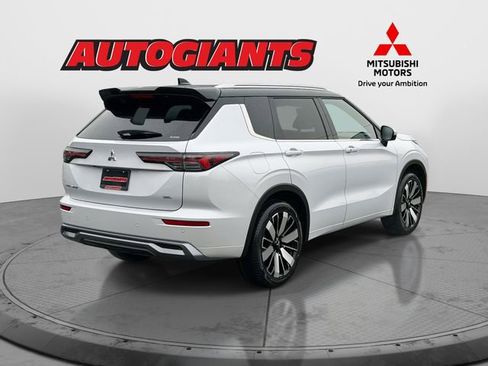 New 2026 Mitsubishi Outlander SEL image 2