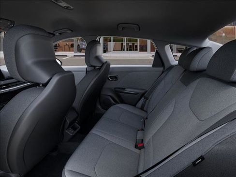 New 2025 Kia K4 LX image 18