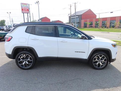 Used 2025 Jeep Compass Limited AWD/4WD image 17
