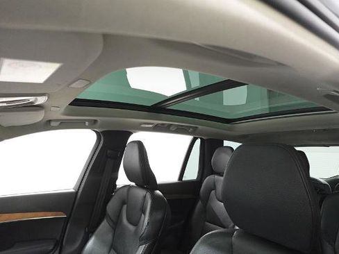 Used 2023 Volvo XC90 B6 Plus image 12