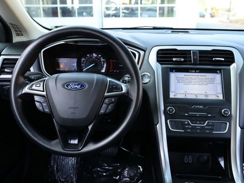 Used 2019 Ford Fusion SE image 21