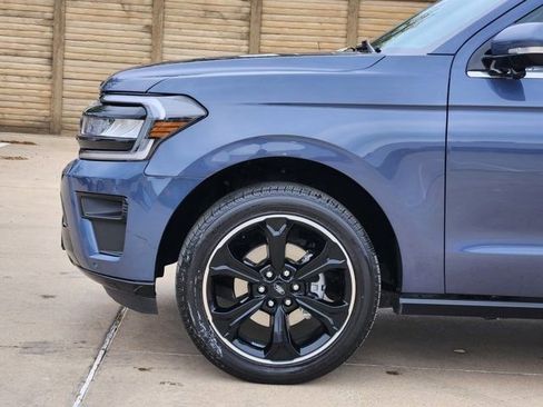 Used 2023 Ford Expedition Limited image 16