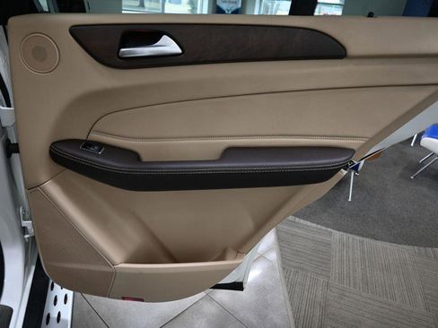 Used 2019 Mercedes-Benz GLE 400 4MATIC w/ Premium 1 Package image 18