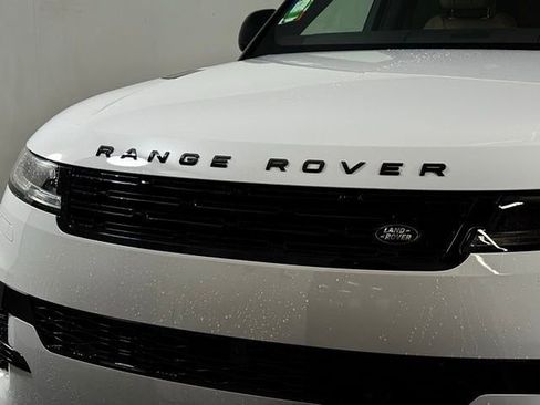 Used 2026 Land Rover Range Rover Sport SE AWD/4WD image 12
