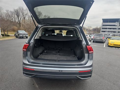 Certified 2024 Volkswagen Tiguan SE image 5
