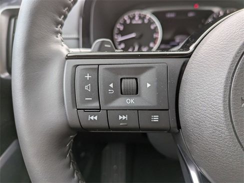 Used 2024 Nissan Pathfinder SL w/ Black Appearance Package image 28