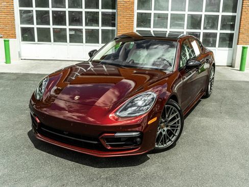 Used 2023 Porsche Panamera 4 Platinum Edition w/ Sportdesign Package AWD/4WD image 2