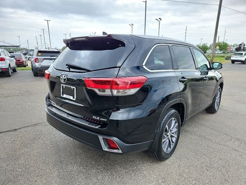 Used 2019 Toyota Highlander XLE AWD/4WD image 4