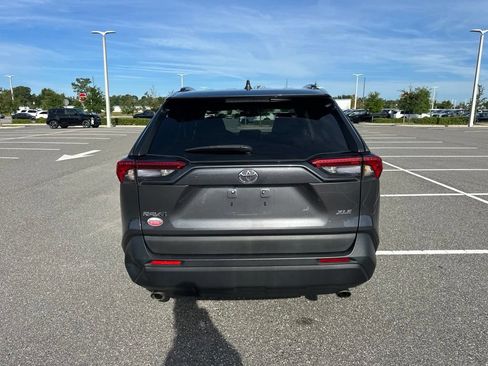Used 2021 Toyota RAV4 XLE w/ Convenience Package FWD image 7