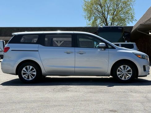 Used 2018 Kia Sedona L FWD image 6