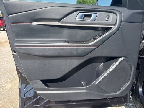 Used 2025 Ford Explorer ST-Line w/ ST-Line Street Pack AWD/4WD image 17
