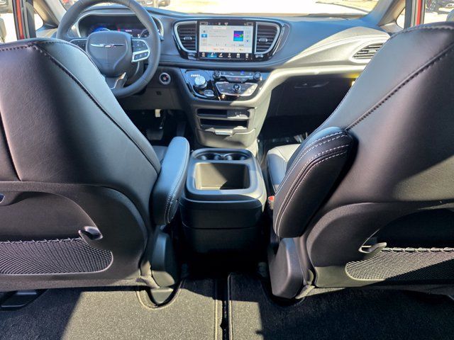 New 2026 Chrysler Pacifica Select AWD/4WD image 16