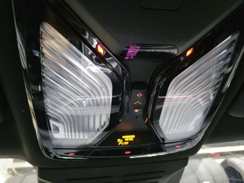 Used 2025 BMW X5 xDrive50e w/ Climate Comfort Package image 21