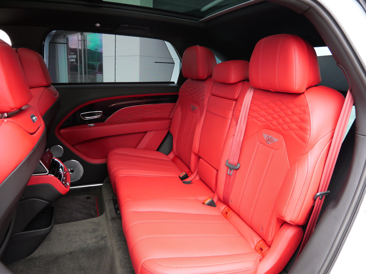 Used 2023 Bentley Bentayga Extended Wheelbase AWD/4WD image 23