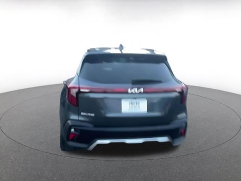 Used 2025 Kia Seltos S image 12