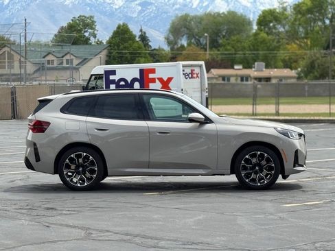 Used 2025 BMW X3 xDrive30i w/ Premium Package AWD/4WD image 4