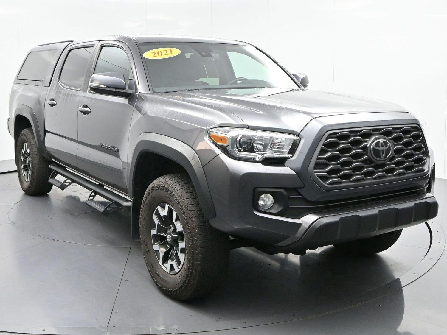Used 2021 Toyota Tacoma TRD Off-Road w/ Technology Package AWD/4WD image 2