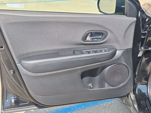 Used 2019 Honda HR-V LX image 13