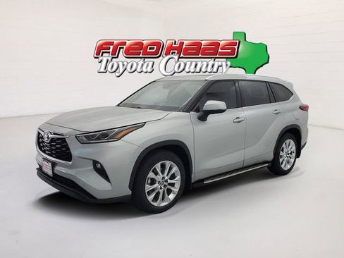 Used 2021 Toyota Highlander Limited image 1