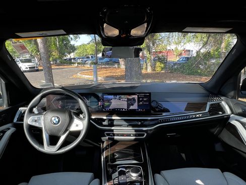 Used 2024 BMW X7 xDrive40i w/ Parking Assistance Package image 36