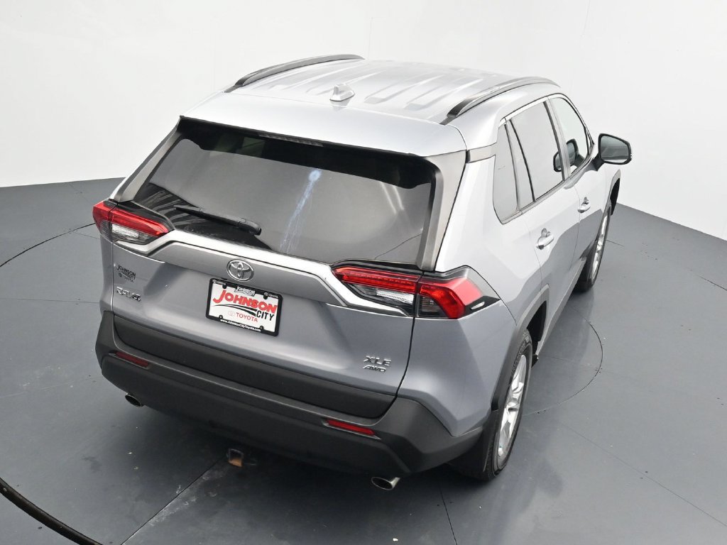 Used 2021 Toyota RAV4 XLE AWD/4WD image 32