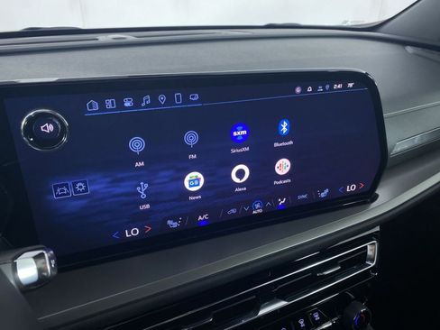 New 2025 Chevrolet Traverse LT w/ Midnight/Sport Edition FWD image 5
