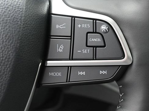 Certified 2025 Toyota Highlander Platinum AWD/4WD image 19