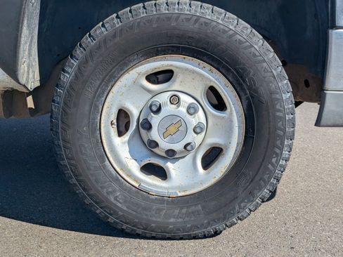 Used 2004 Chevrolet Silverado 2500 W/T AWD/4WD image 33