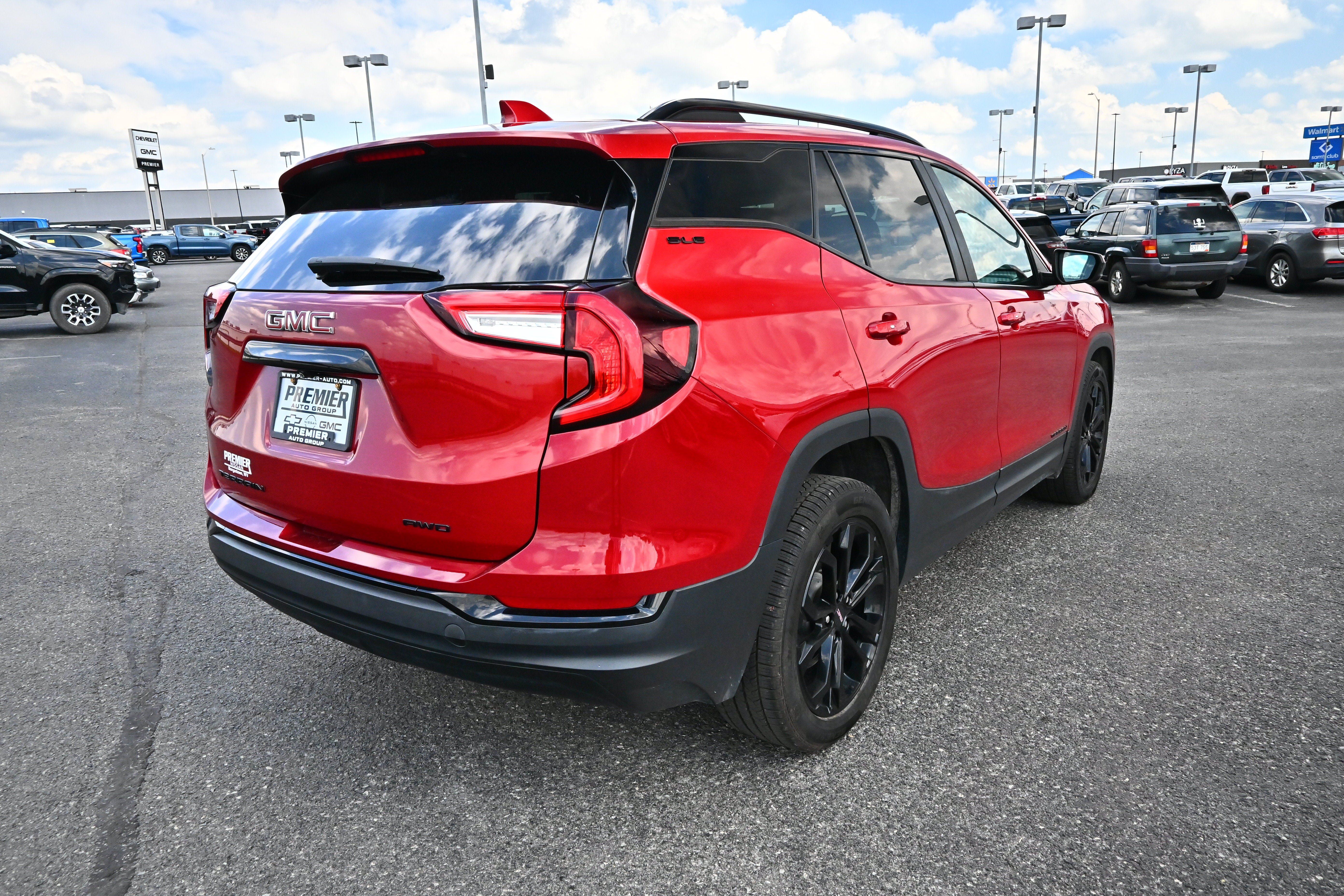Used 2022 GMC Terrain SLE w/ Driver Convenience Package AWD/4WD image 6