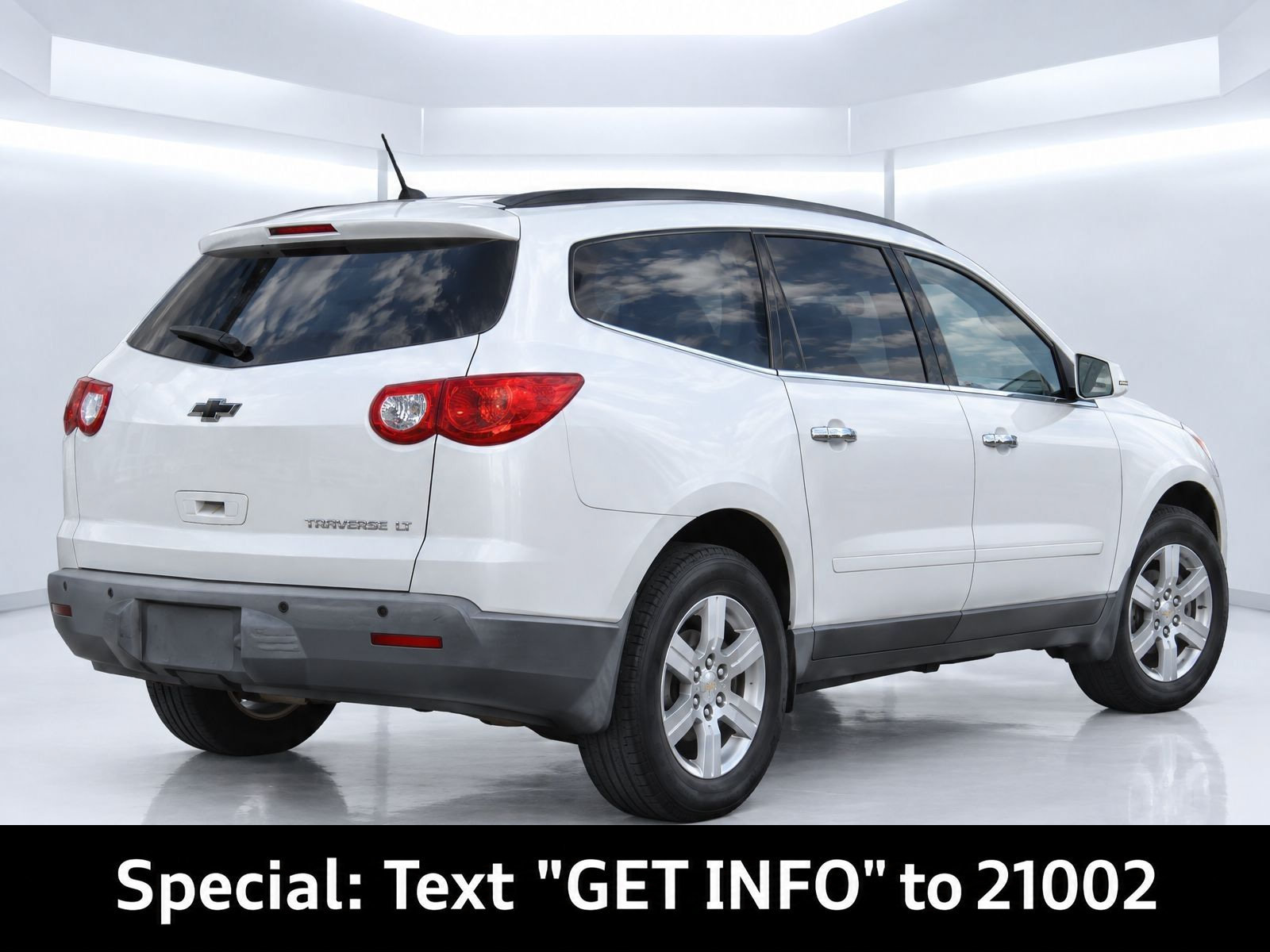 Used 2011 Chevrolet Traverse LT FWD image 8