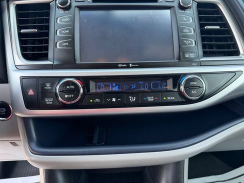 Used 2014 Toyota Highlander XLE AWD/4WD image 8