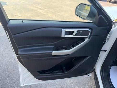 Used 2022 Ford Explorer XLT w/ Equipment Group 202A RWD image 9