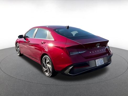 Used 2025 Hyundai Elantra SEL image 11