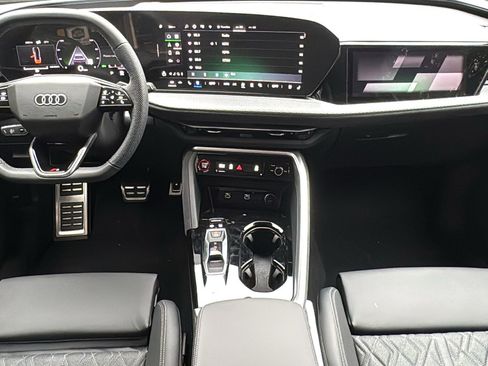 New 2025 Audi SQ5 Prestige image 17