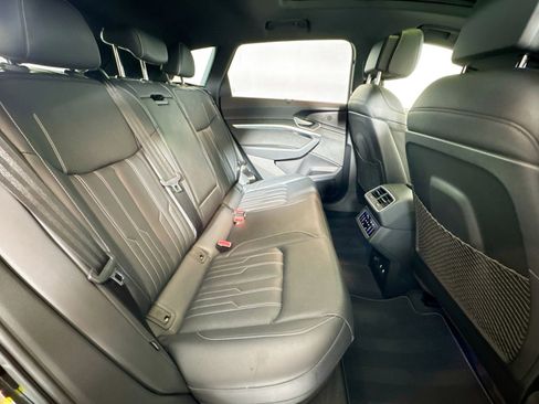 Used 2022 Audi e-tron Chronos w/ Chronos Package image 25