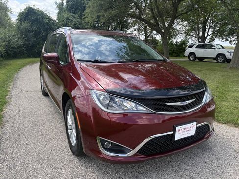 Used 2018 Chrysler Pacifica Touring-L FWD image 7