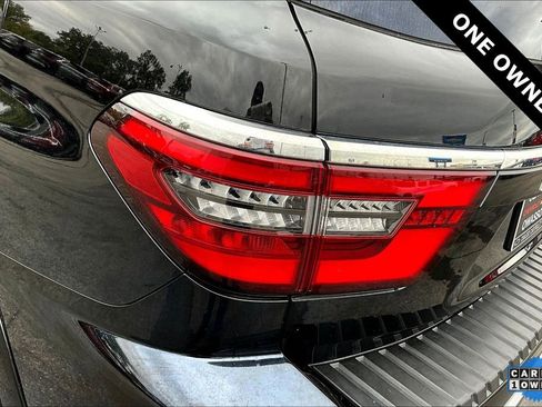 Used 2022 Nissan Armada SL w/ Captain's Chairs Package image 22