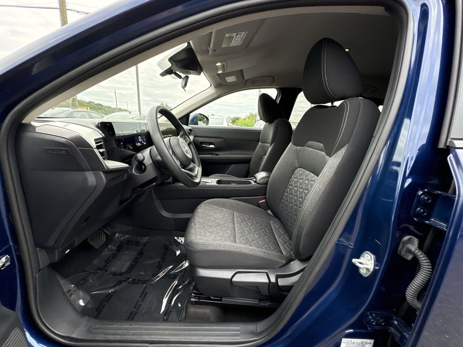 Used 2025 Nissan Kicks SV AWD/4WD image 13