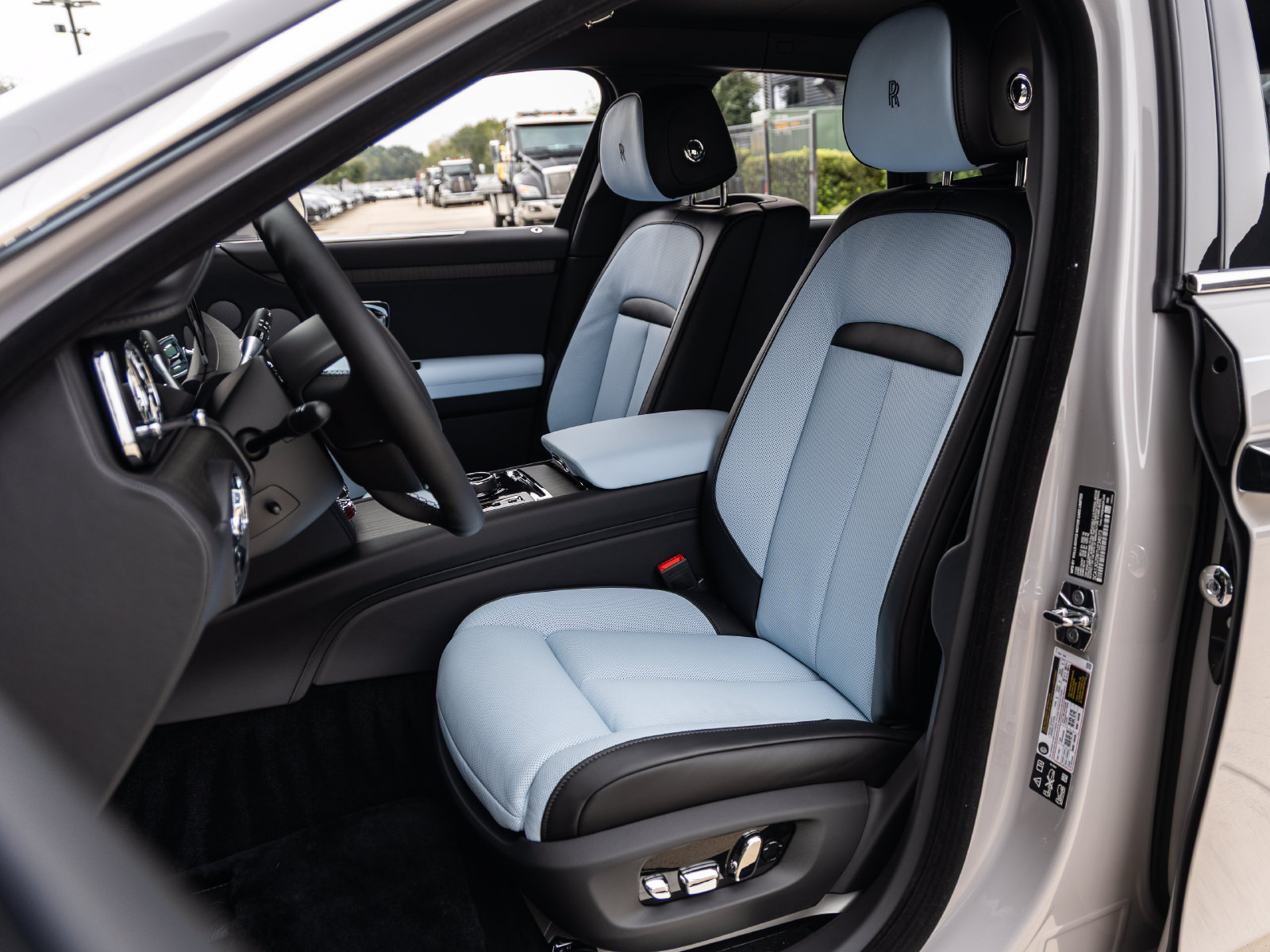Used 2026 Rolls-Royce Ghost AWD/4WD image 32